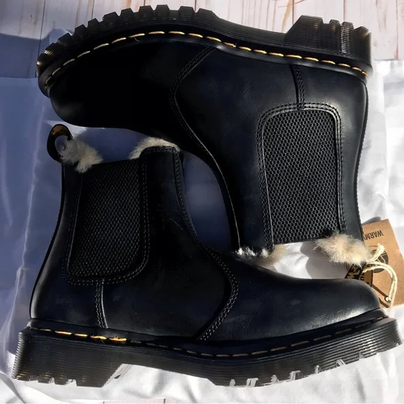 NWT Dr. Martens 2976 Faux Fur Lined Leather Chelsea in Black Burnished Wyoming - Picture 14 of 15
